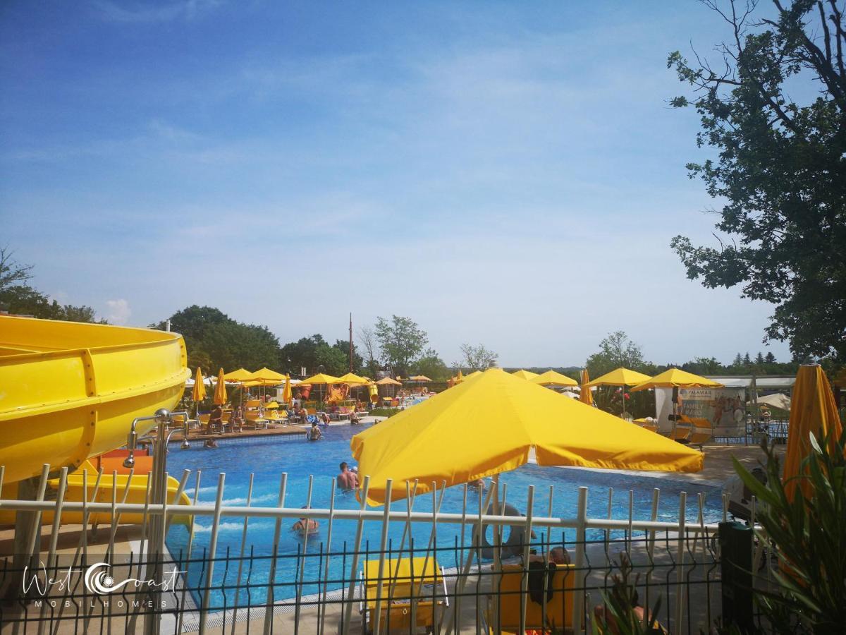 West Coast Mobilhome With Xxl Terrace Tar-Vabriga Bagian luar foto