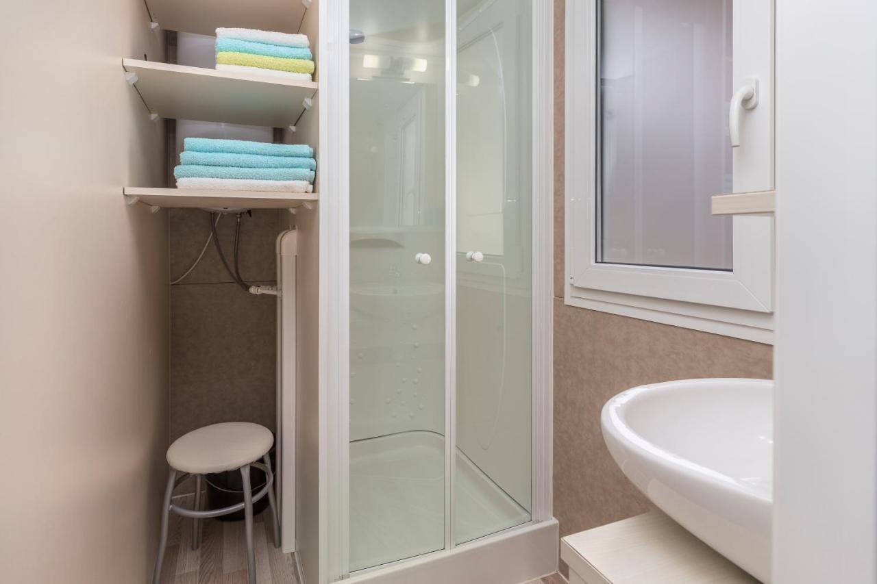 West Coast Mobilhome With Xxl Terrace Tar-Vabriga Bagian luar foto