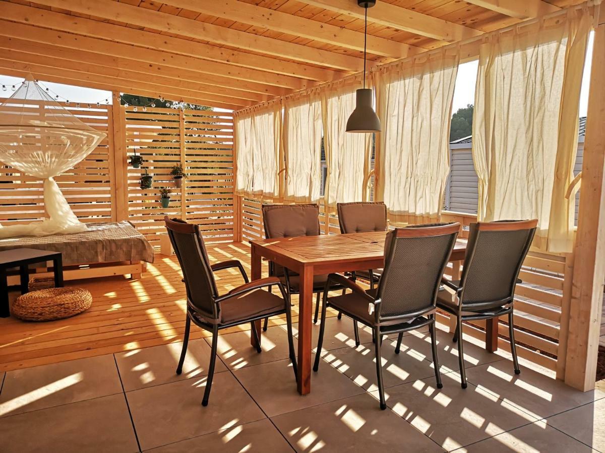 West Coast Mobilhome With Xxl Terrace Tar-Vabriga Bagian luar foto